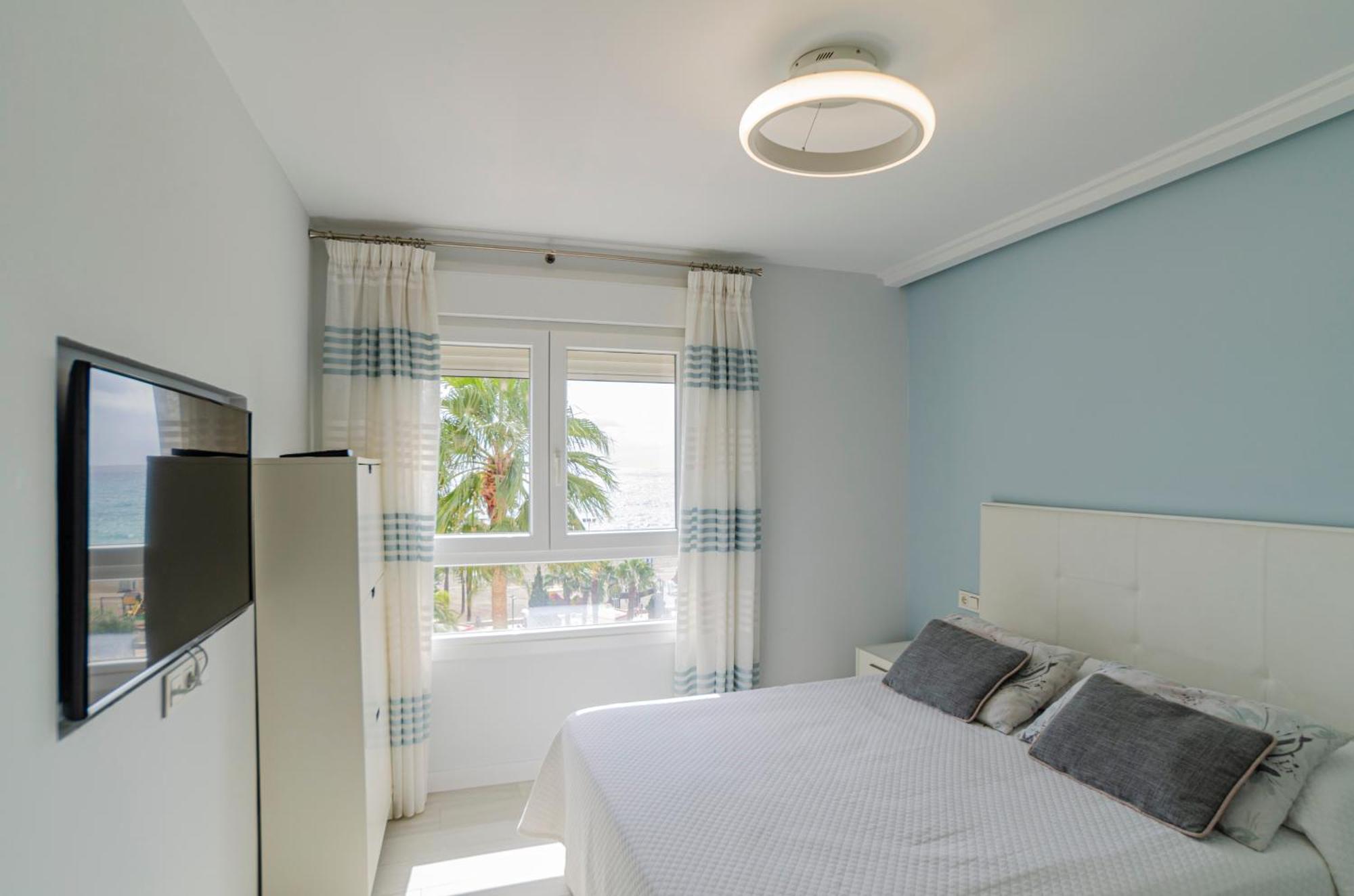 A&C Vistas Al Mar Luxury Apartment Torre Del Mar Bagian luar foto