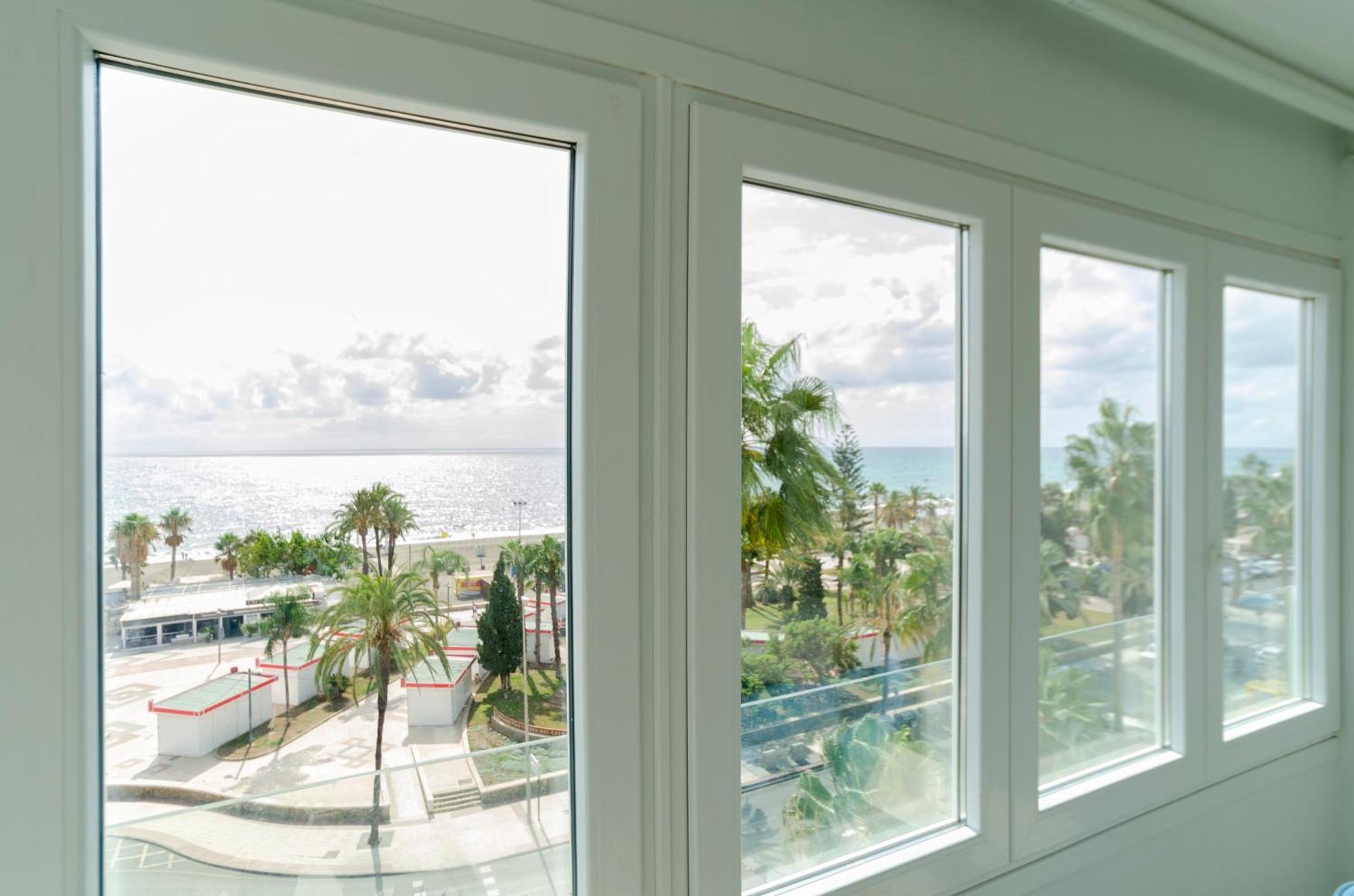 A&C Vistas Al Mar Luxury Apartment Torre Del Mar Bagian luar foto